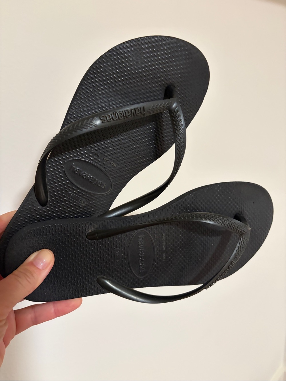 Havaianas | Women’s | Classic Black Flip Flops | 39-40